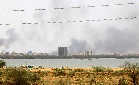 SUDAN-KHARTOUM-GUNFIRE-SMOKE