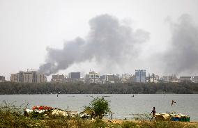 SUDAN-KHARTOUM-GUNFIRE-SMOKE