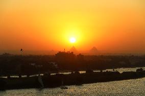 EGYPT-CAIRO-GIZA PYRAMIDS-SUNSET