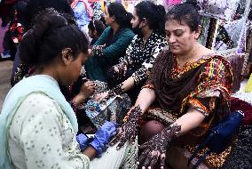 PAKISTAN-KARACHI-EID AL-FITR-HENNA