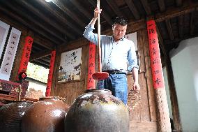 CHINA-FUJIAN-VILLAGE-YELLOW WINE (CN)