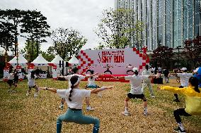 (SP)SOUTH KOREA-SEOUL-LOTTE WORLD TOWER-SKY RUN