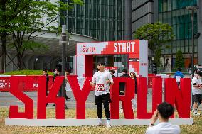 (SP)SOUTH KOREA-SEOUL-LOTTE WORLD TOWER-SKY RUN