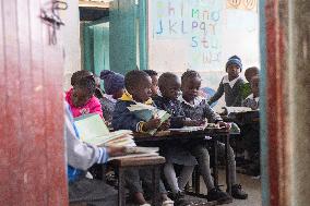 KENYA-NAIROBI-MATHARE SLUM-SCHOOL-BOOK READING