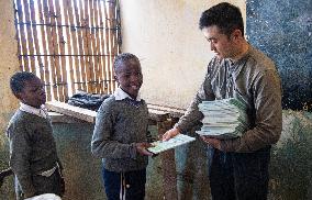 KENYA-NAIROBI-MATHARE SLUM-SCHOOL-BOOK READING