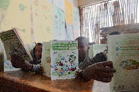 KENYA-NAIROBI-MATHARE SLUM-SCHOOL-BOOK READING