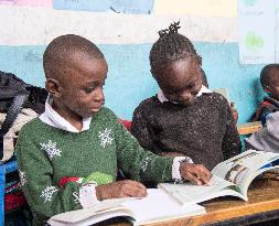KENYA-NAIROBI-MATHARE SLUM-SCHOOL-BOOK READING