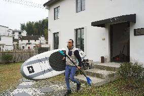 (SP)CHINA-JIANGXI-WUYUAN-PADDLE BOARDING-LIFE