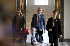 Preliminary meetings to form a new government