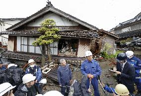 Powerful quake in central Japan