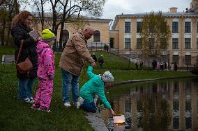 RUSSIA-ST. PETERSBURG-DREAMFEST WATER LANTERN FESTIVAL