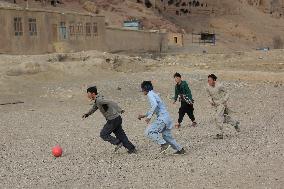 (SP)AFGHANISTAN-BAMYAN-FOOTBALL
