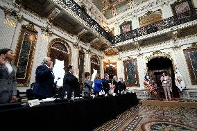 Kamala Harris swears in Commissioners for Hispanics - Washington