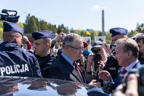 Euromaidan-Warsaw Activists Blocked The Russian Ambassador