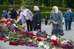 People Place Floral Tributes At The Tomb Of The Unknown Soldier Monument During Victory In WWII Day Commemorations In Kyiv