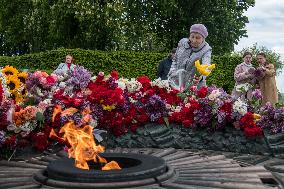 People Place Floral Tributes At The Tomb Of The Unknown Soldier Monument During Victory In WWII Day Commemorations In Kyiv