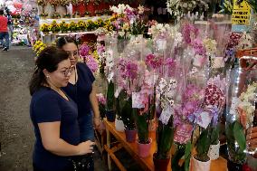 Flowers Market To Celebrate  Mother's Day