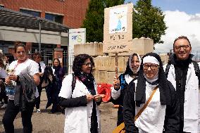 Toulouse: District Nurses Protest In Front Of The Regional Agency For Health For Better Rates