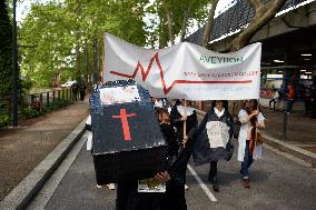 Toulouse: District Nurses Protest In Front Of The Regional Agency For Health For Better Rates