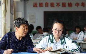 CHINA-LIAONING-XINGCHENG-SCHOOL-MOTHER-HEARING-IMPAIRED DAUGHTER (CN)