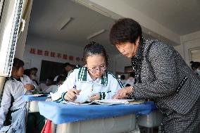 CHINA-LIAONING-XINGCHENG-SCHOOL-MOTHER-HEARING-IMPAIRED DAUGHTER (CN)