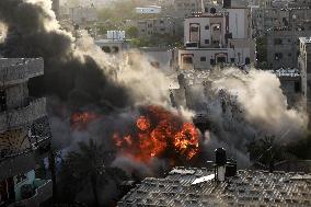 Gaza City Home Hit in Israeli Air Strike Amidst Struggle for Ceasefire