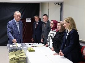 Erdogan Votes during Presidential And Parliamentary Elections - Istanbul