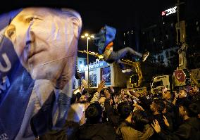 Supporters outside of AKP - Istanbul