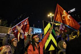 Supporters outside of AKP - Istanbul