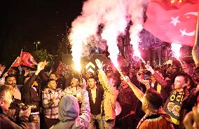 Supporters outside of AKP - Istanbul