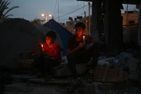 MIDEAST-GAZA-RAFAH-CANDLES ON RUINS