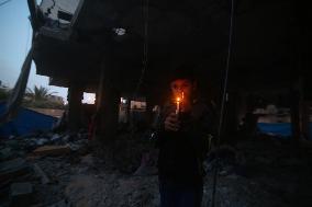 MIDEAST-GAZA-RAFAH-CANDLES ON RUINS