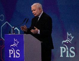 Poland's Ruling Party Leader Promises Cash Handouts Ahead Of Elections