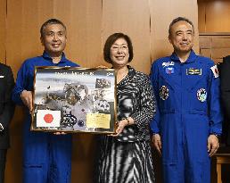 Japanese astronauts Furukawa, Wakata