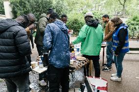 400 young migrants occupy a disused school - Paris