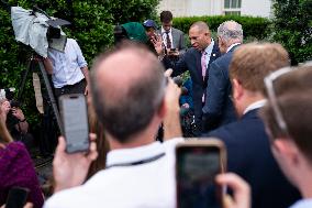 Senator Schumer and  Representative Jeffries Speak to Reporters at White House - Washington
