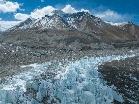 (InTibet) CHINA-TIBET-MOUNT QOMOLANGMA-RONGBUK GLACIER (CN)