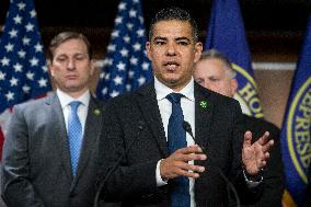 Robert Garcia Press Conference - Washington