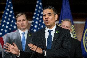 Robert Garcia Press Conference - Washington