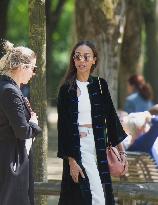 Zoe Saldana And Family At The Luxembourg - Paris