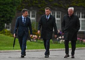 Kaczynski And PiS Politicians At Wawel Castle