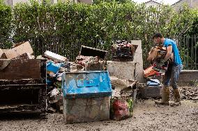Floods Leave 13 Dead And Force 13000 From Their Homes - Italy