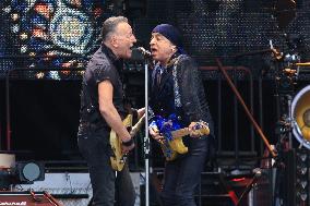 Springsteen Criticised For Not Cancelling Italy Gig After Deadly Floods
