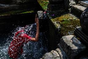 Balinese Hindus Perform Prayer Ahead Of Saraswati Day