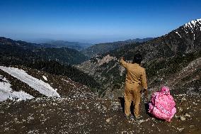 Mughal Road Opened In Kashmir