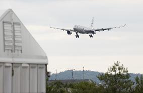 Ukrainian President Zelenskyy arrives in Hiroshima