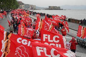 Labor unions protest against government employment laws - Naples
