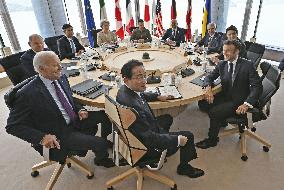 Ukrainian President Zelenskyy attends G-7 summit session in Hiroshima