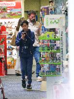 Jennifer Lopez And Ben Affleck Out Shopping - LA