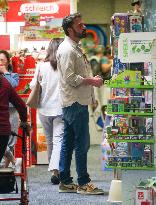 Jennifer Lopez And Ben Affleck Out Shopping - LA
